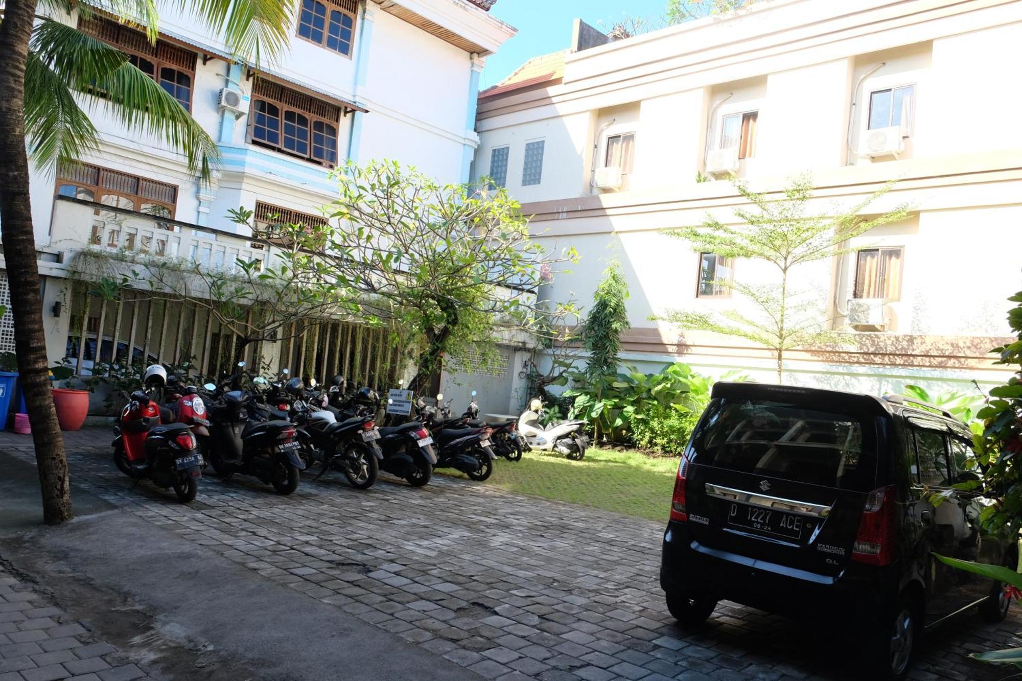 Palm Garden Kuta Hotel Kuta  Exterior photo